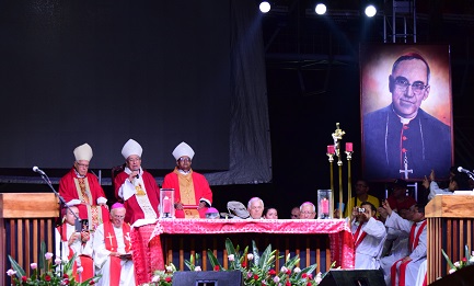 El cardenal Maradiaga celebra una misa por el beato Romero (Foto Francisco Rubio)