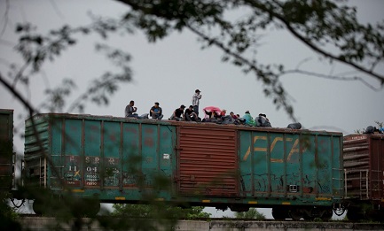 En el tren (AP-Rebecca Blackwell)