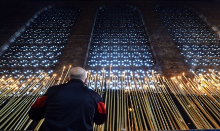 TODA A AMÉRICA LATINA EM APARECIDA. 300 anos atrás era encontrada a estátua da padroeira do Brasil. E em Aparecida mesmo será realizado o 1º congresso da “Misericórdia nas Américas”. TODA A AMÉRICA LATINA EM APARECIDA. 300 anos atrás era encontrada a estátua da padroeira do Brasil. E em Aparecida mesmo será realizado o 1º congresso da “Misericórdia nas Américas”.