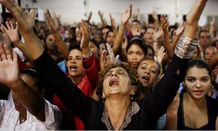 A GRANDE ONDA DO PENTECOSTALISMO NO BRASIL. As propostas dos bispos frente à perda de fieis e ao crescimento das comunidades evangélicas.