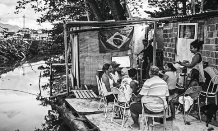 “A ideia de felicidade é associada à esperança de um futuro melhor”