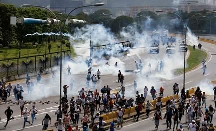 Represión en Caracas (Foto AP)