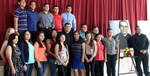 BECAS UNIVERSITARIAS MONSEÑOR ROMERO. Se asignarán a jóvenes salvadoreños por un período de cinco años