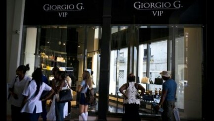 SHOPPING CUBA. Lacoste, Occitane, Bulgari, Mont Blanc… desembarca en la Isla la vanguardia deslumbrante del consumo de lujo