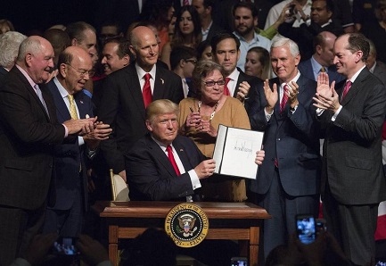 TRUMP RECONSTRUYE EL MURO DEL CARIBE. Marcha atrás en casi todo el frente. Un mensaje al Papa y un condicionamiento para la sucesión de Raúl Castro