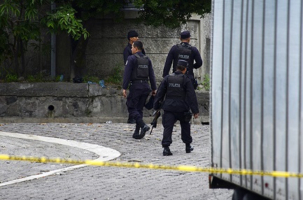 SAN SALVADOR. UN DÍA SIN HOMICIDIOS. Es la noticia de primera página de numerosos diarios del país de América Central del Beato Romero
