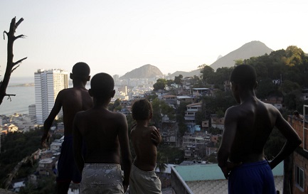 AUMENTAM AS FAVELAS NO RIO DE JANEIRO. Descontinuidade e  falta de articulação entre as políticas públicas são as causas do crescimento.