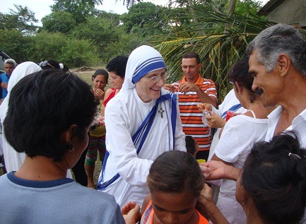 La actual Superiora General de las Misioneras de la Caridad, madre María Prema Pierick, durante la visita a Cuba