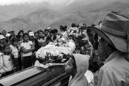 El funeral de un líder asesinado en la provincia colombiana de Cauca (Foto Laffay)