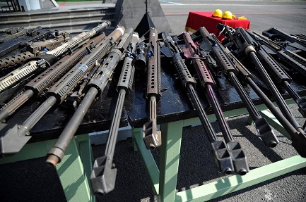 Destrucción de fusiles calibre 50 (Bernardo Montoya- AFP-Getty Images