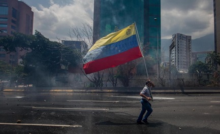 ESCENARIOS VENEZOLANOS DEL FUTURO. Tres desenlaces posibles según el análisis de un jesuita: guerra civil, invasión del exterior y gobierno de salvación nacional