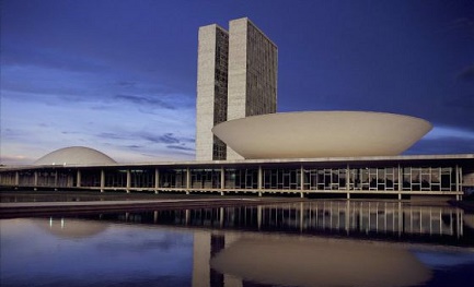 La sede del Parlamento de Brasil, en Brasilia, diseñado por el arquitecto Oscar Neimeyer