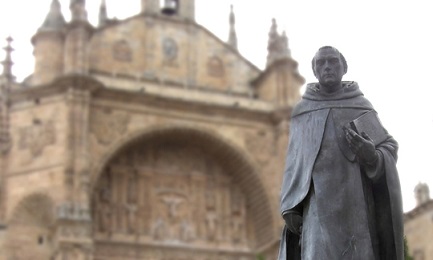 Monumento al dominico español Francisco de Vitoria