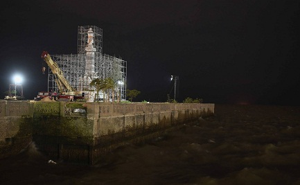 El monumento en su nuevo emplazamiento, que se asuma al Río de la Plata (Telam)