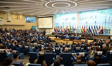 EN BOGOTÁ, PARA REHABILITAR LA DIGNIDAD DE LA POLÍTICA. Después del video mensaje del Papa, será inaugurado por el Prof. Carriquiry con “Las grandes prioridades y desafíos de la política en América Latina”