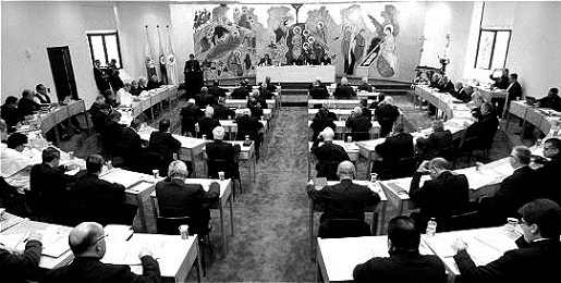 Una rara imagen de los trabajos de la II Conferencia general del episcopado latinoamericano en Medellín en 1968