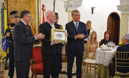 EN EL NOMBRE DE “ANITA GARIBALDI”. La medalla al mérito es el máximo reconocimiento que asigna el estado brasileño de Santa Catarina, y esta vez la recibió un arzobispo