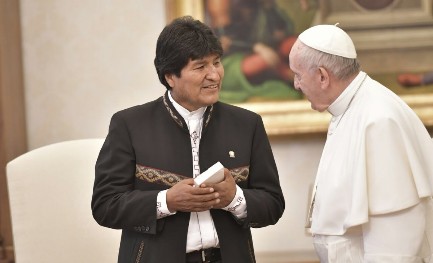 LAS PATAS CORTAS DE LAS MENTIRAS DE EVO MORALES. El presidente de Bolivia en el Vaticano. Pero en ningún momento se habló de la controversia con Chile.