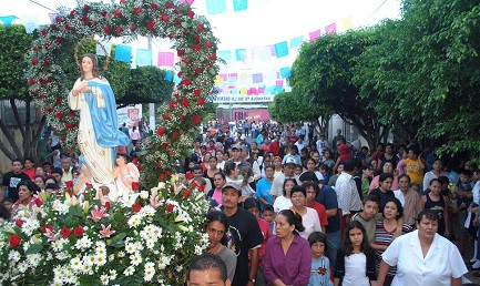 Procesión de la Purísima por las calles de Managua