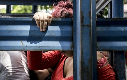 ESCLAVA Y MADRE. La historia de una refugiada salvadoreña contada por ella misma: “Así escapé de una vida infernal”