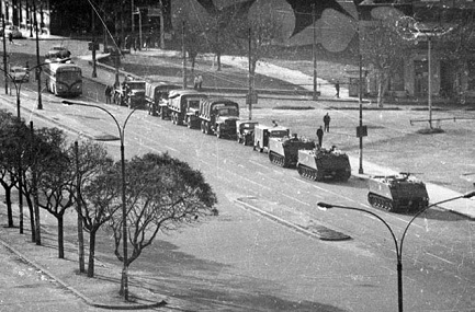 27 de junio de 1973. Militares en las calles de Montevideo