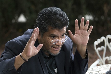 El director del “Centro Católico Multimedial”, padre Sotelo Aguilar (Foto Raúl Pérez)