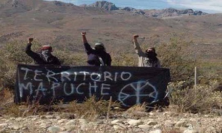 MAPUCHES DE COMBATE. Búsqueda de visibilidad y propaganda armada detrás de las iglesias católicas y evangélicas incendiadas. Y seculares reivindicaciones