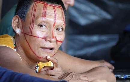 Mujer nukak. Más de la mitad de su pueblo ha muerto por las enfermedades y la violencia (foto Survival)
