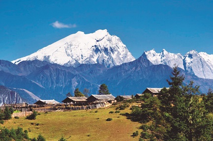 THE MISSION EN EL HIMALAYA. También en el Polo Norte y en la Depresión de Danakil. La organiza un sacerdote de la Orden de San Elías
