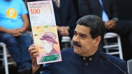 Maduro muestra la moneda venezolana, el bolívar, con tres ceros menos (EFE -PRENSA MIRAFLORES)