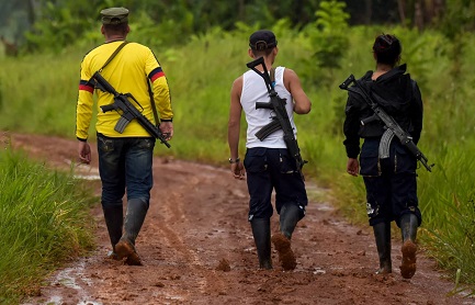 Guerrilleros disidentes de las FARC en el departamento de Guaviare (RAÚL ARBOLEDA AFP)