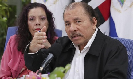El presidente Daniel Ortega y su esposa vicepresidente Rosario Murillo