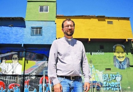 LEGALIZACIÓN DEL ABORTO Y ANOMALÍA ARGENTINA. Comienza el debate parlamentario. Los curas villeros dan la cara: “Con los pobres, abrazamos la vida”