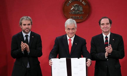 El presidente Sebastián Piñera hace el anuncio