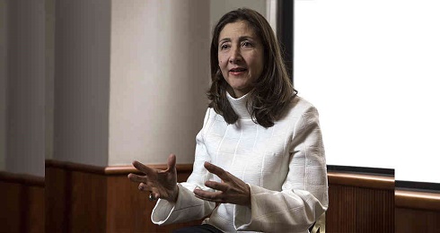 “YO CREO QUE HAN CUMPLIDO MÁS LAS FARC QUE EL GOBIERNO LOS ACUERDOS DE PAZ”. Afirmó Ingrid Betancourt, secuestrada durante seis años, de visita en Colombia