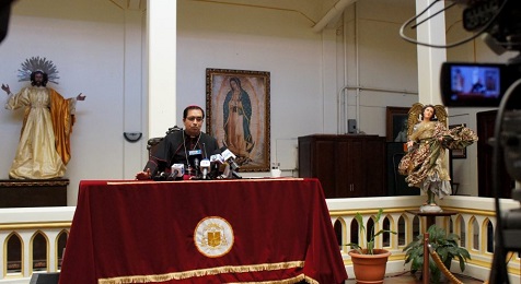 José Luis Escobar Alas responde algunas preguntas (Foto Diario Co Latino-Ricardo Chicas Segura).