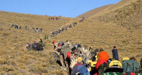 Processione-ad-oltre-4-mila-metri-al-santuario-della-Madonna-di-Copacabana-in-Peru