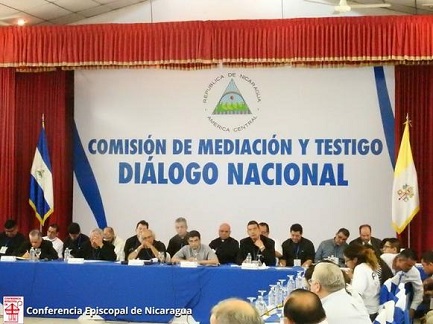 NICARAGUA. DIÁLOGO O MUERTE. El país centroamericano está al borde del abismo. Un acuerdo nacional o una guerra como único remedio para resolver el conflicto