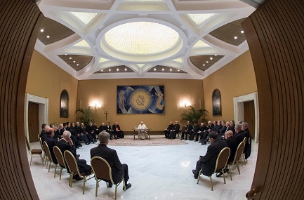 El Papa con los Obispos de Chile (Foto Vatican Media)