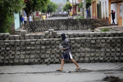 NICARAGUA CONTIENE EL ALIENTO. Los obispos entregaron al presidente Ortega una propuesta de mediación y ahora esperan la respuesta por escrito